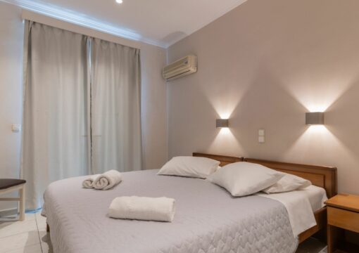Standard Δίκλινο Δωμάτιο με 1 διπλό ή 2 μονά κρεβάτια με μπαλκόνι